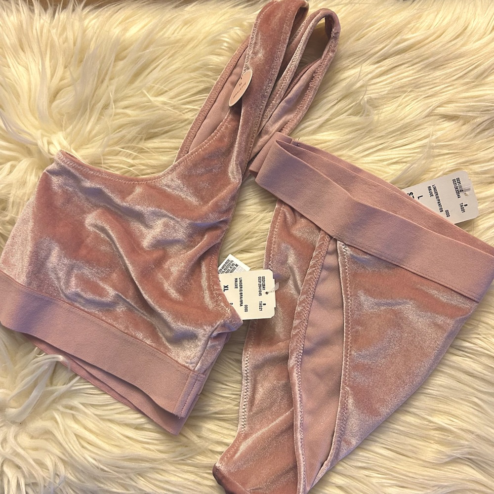 Forever 21 Velvet Set in Mauve L-XL BNWT